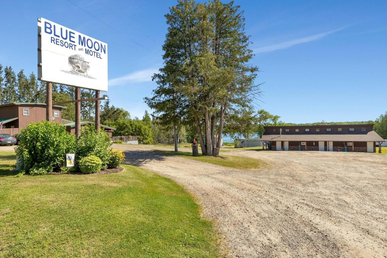 Blue Moon Resort & Motel Hill City Exteriör bild
