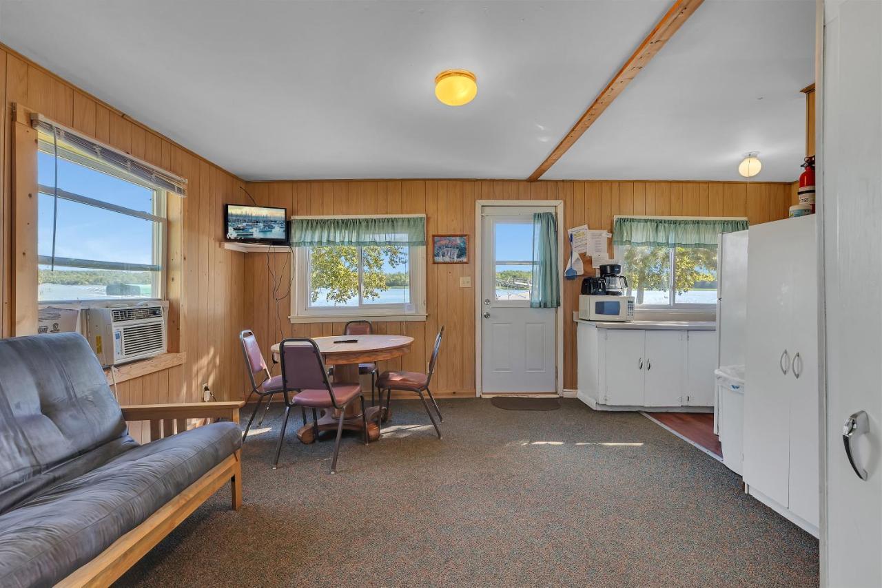 Blue Moon Resort & Motel Hill City Exteriör bild