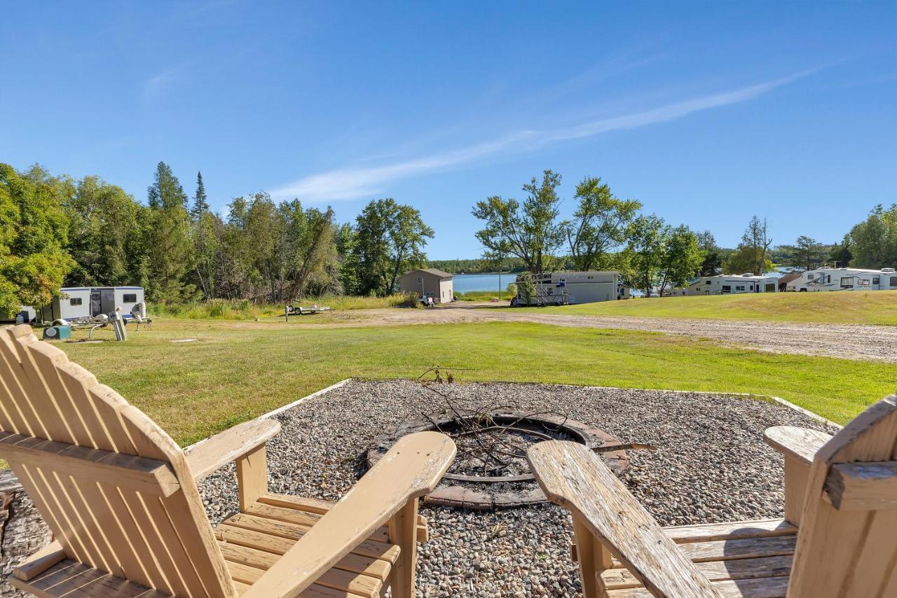 Blue Moon Resort & Motel Hill City Exteriör bild