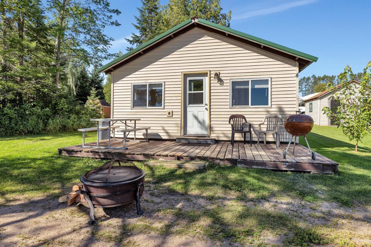 Blue Moon Resort & Motel Hill City Exteriör bild
